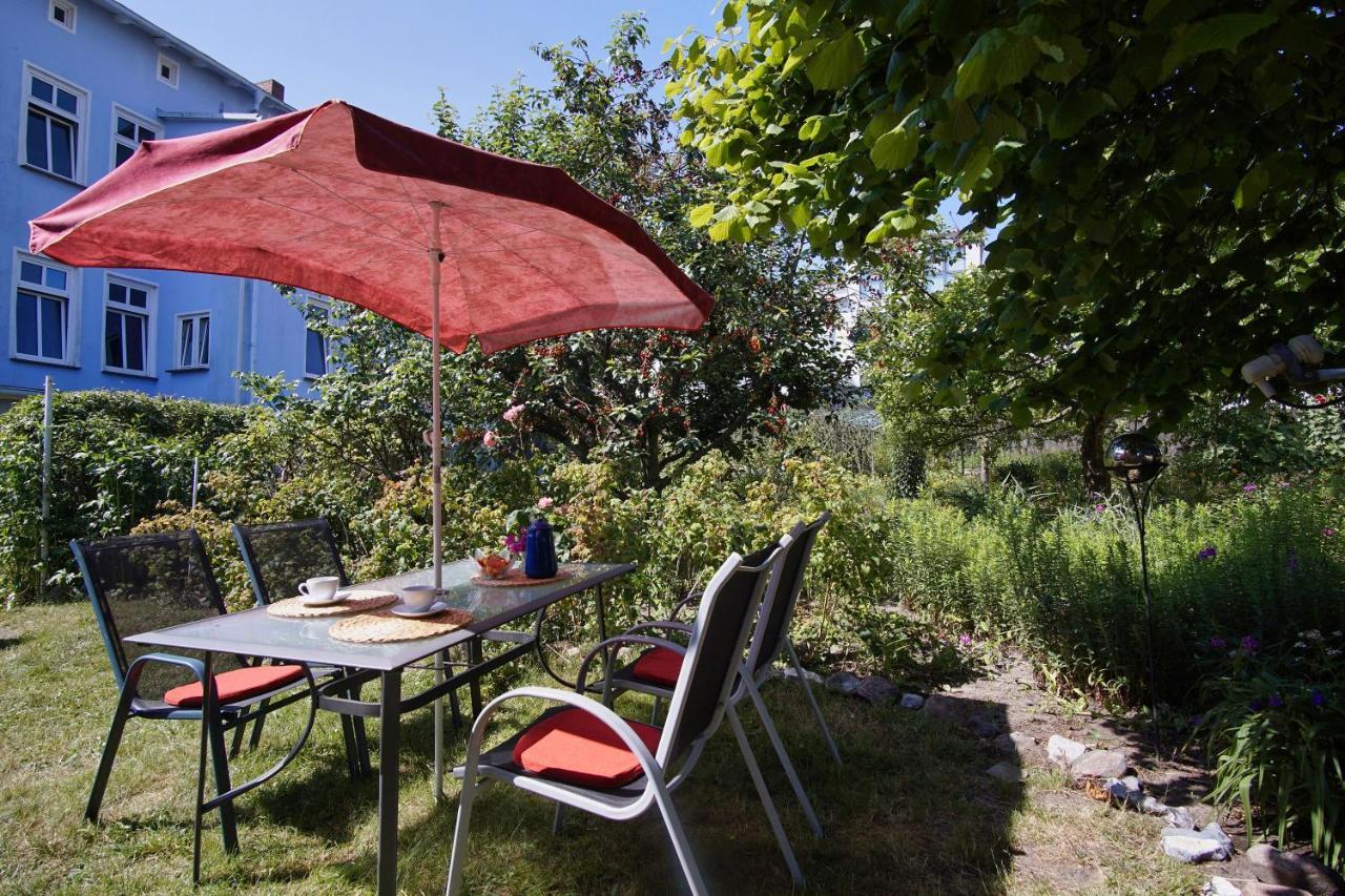 Zentral Aber Ruhig, Terrasse Mit Viel Gruen - Strandnahes Ferienhaus Luki Goehren  Buitenkant foto